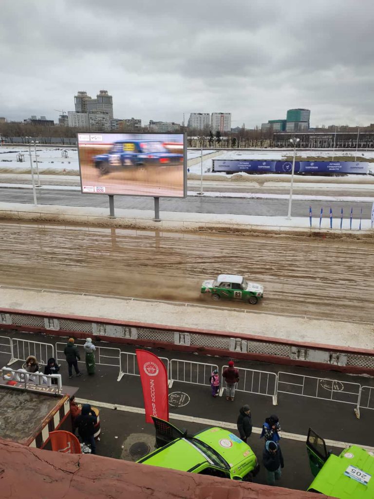 гонки ипподром 2022 автомобиль на экране